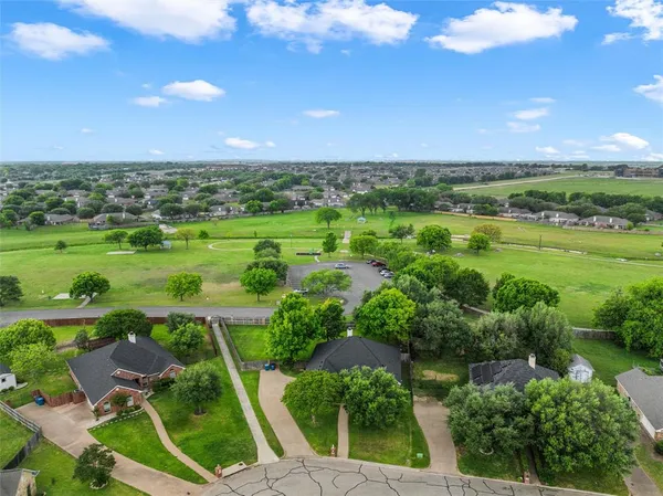 $389,000 | 940 Cheyenne Trail, Hewitt, TX 76643