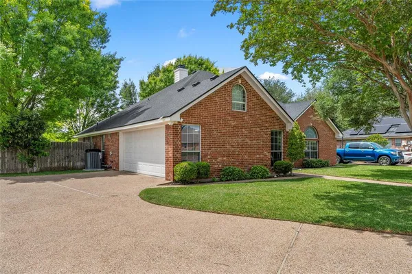 $389,000 | 940 Cheyenne Trail, Hewitt, TX 76643