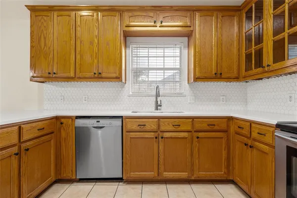 $389,000 | 940 Cheyenne Trail, Hewitt, TX 76643