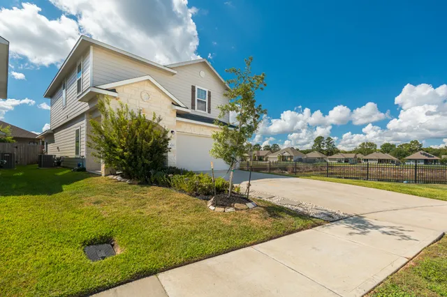 a view of a house with backyard and sitting area