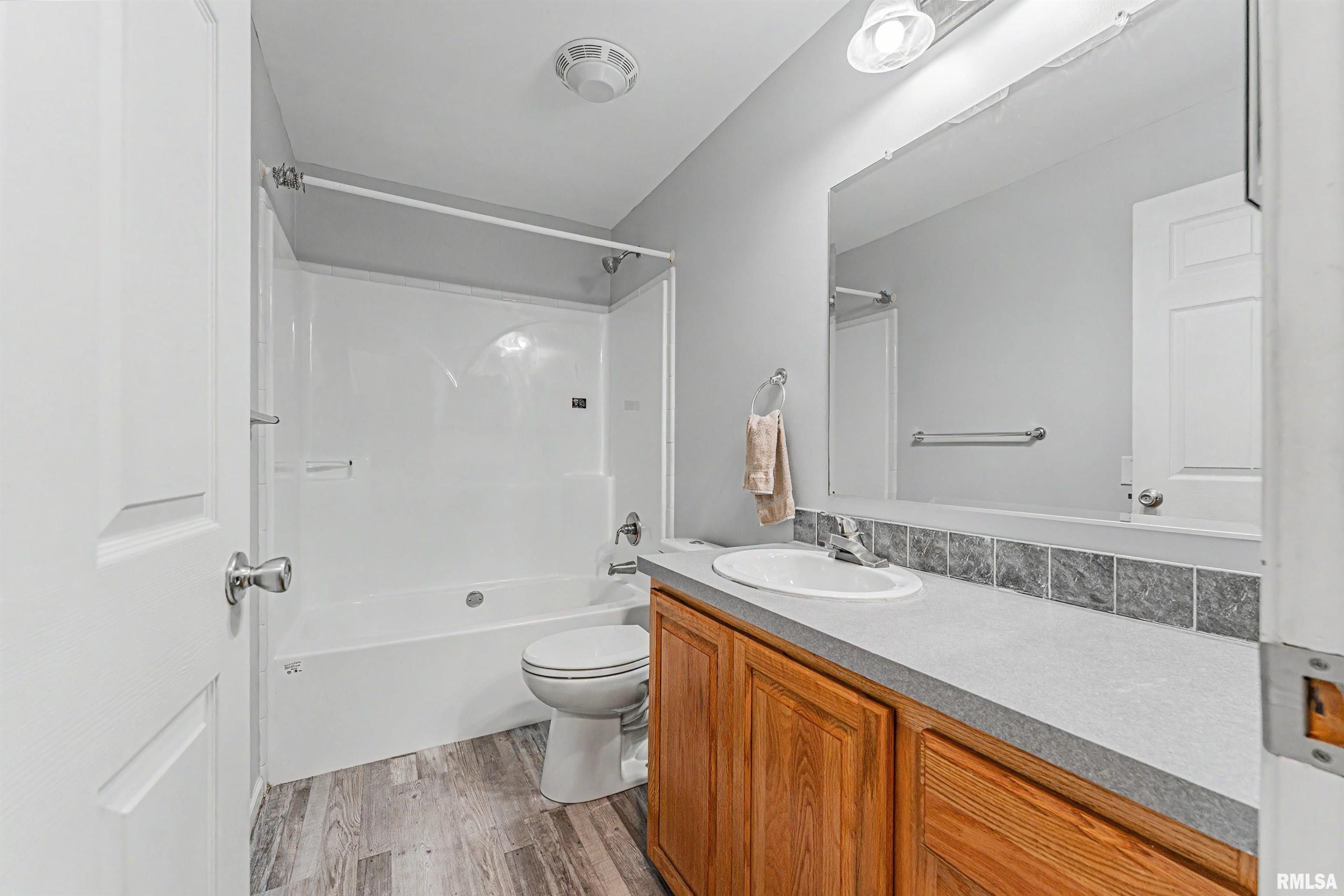 809 West Monroe Street Athens, IL 62613 - Photo 19 of 24 Gallery Image 19