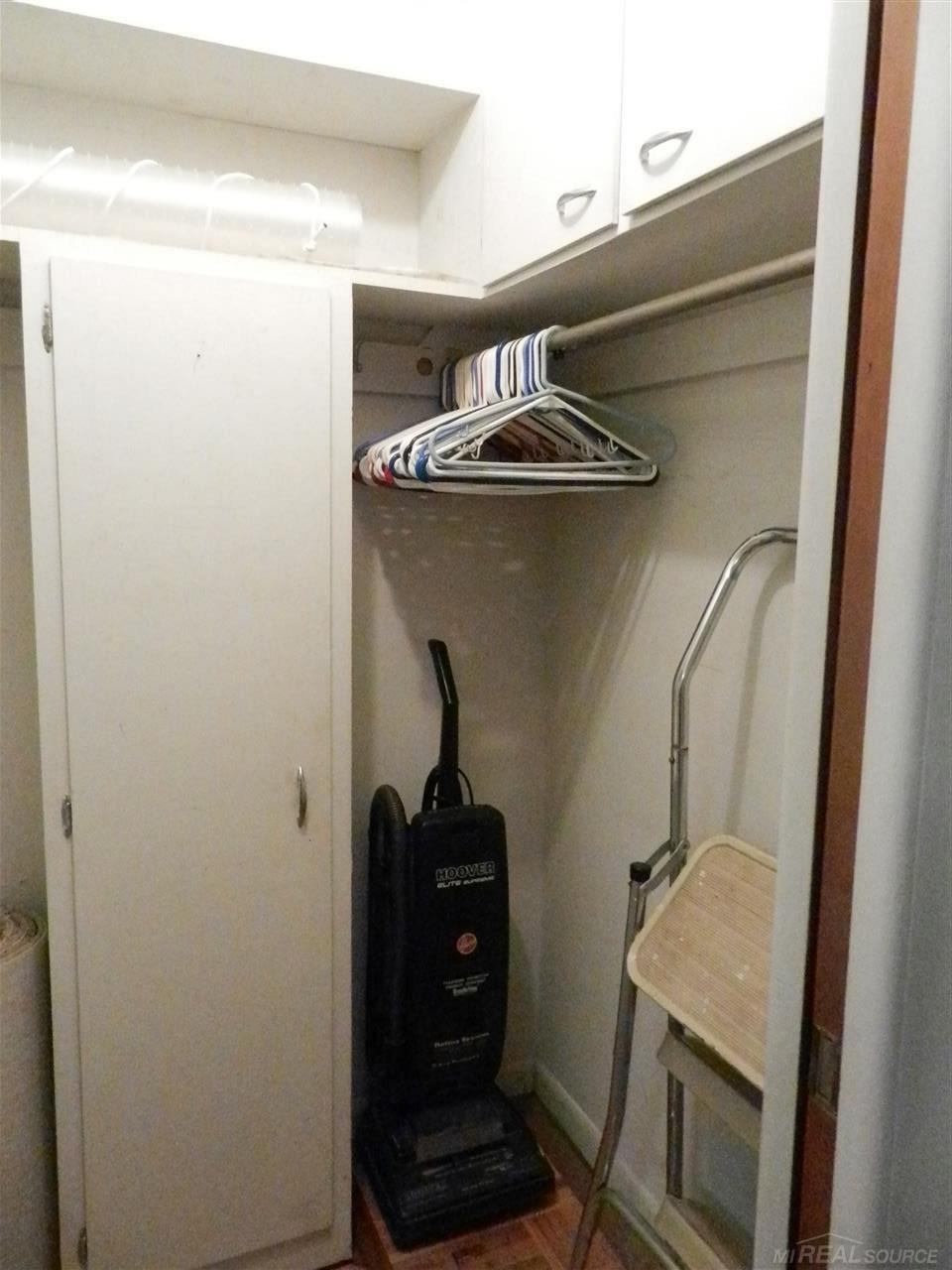24301 Kelly Road, Unit 104 Eastpointe, MI 48021 - Photo 26 of 28