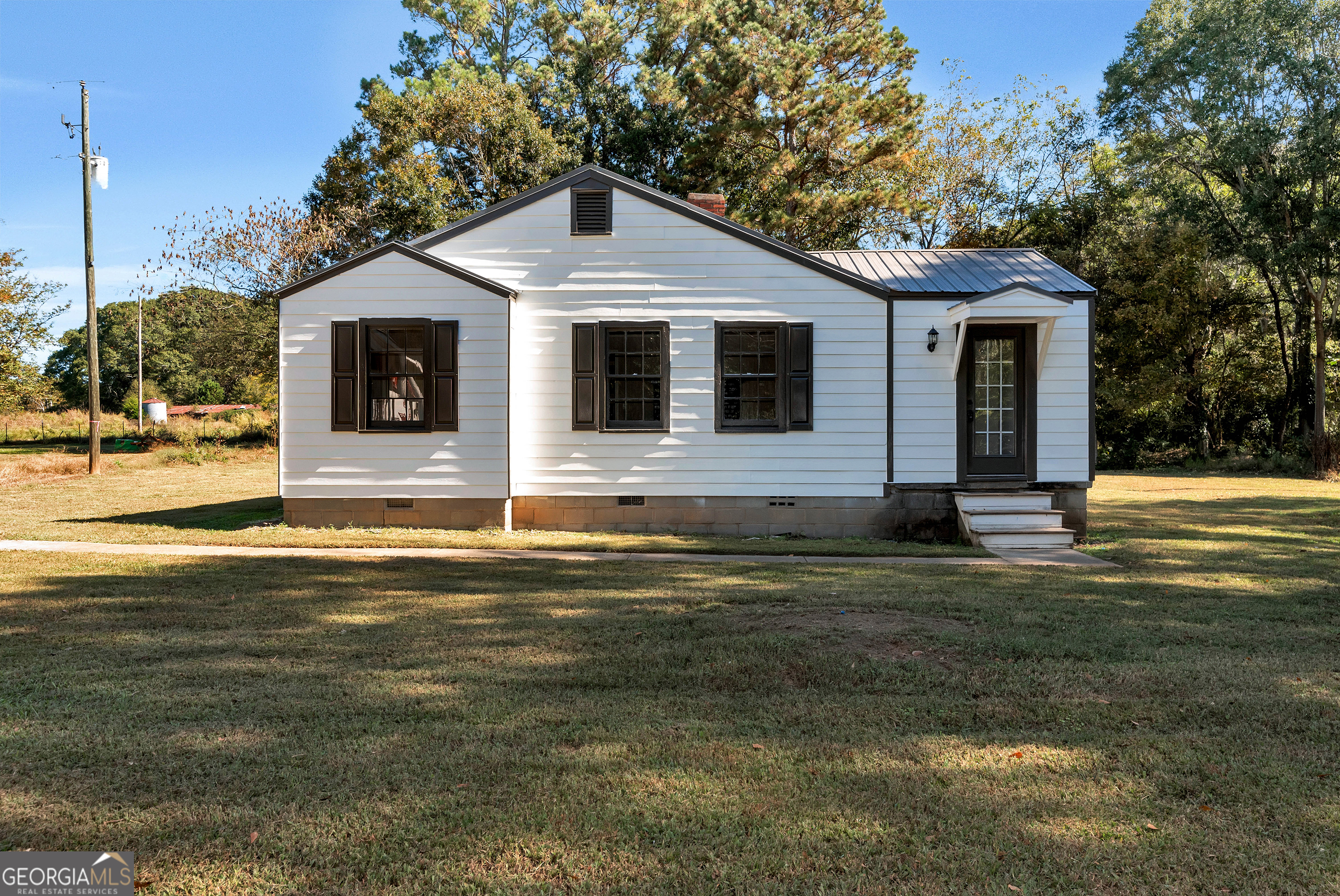 90 County Farm Road Jefferson, GA 30549 - Photo 1 of 1 a front view of a house with yard