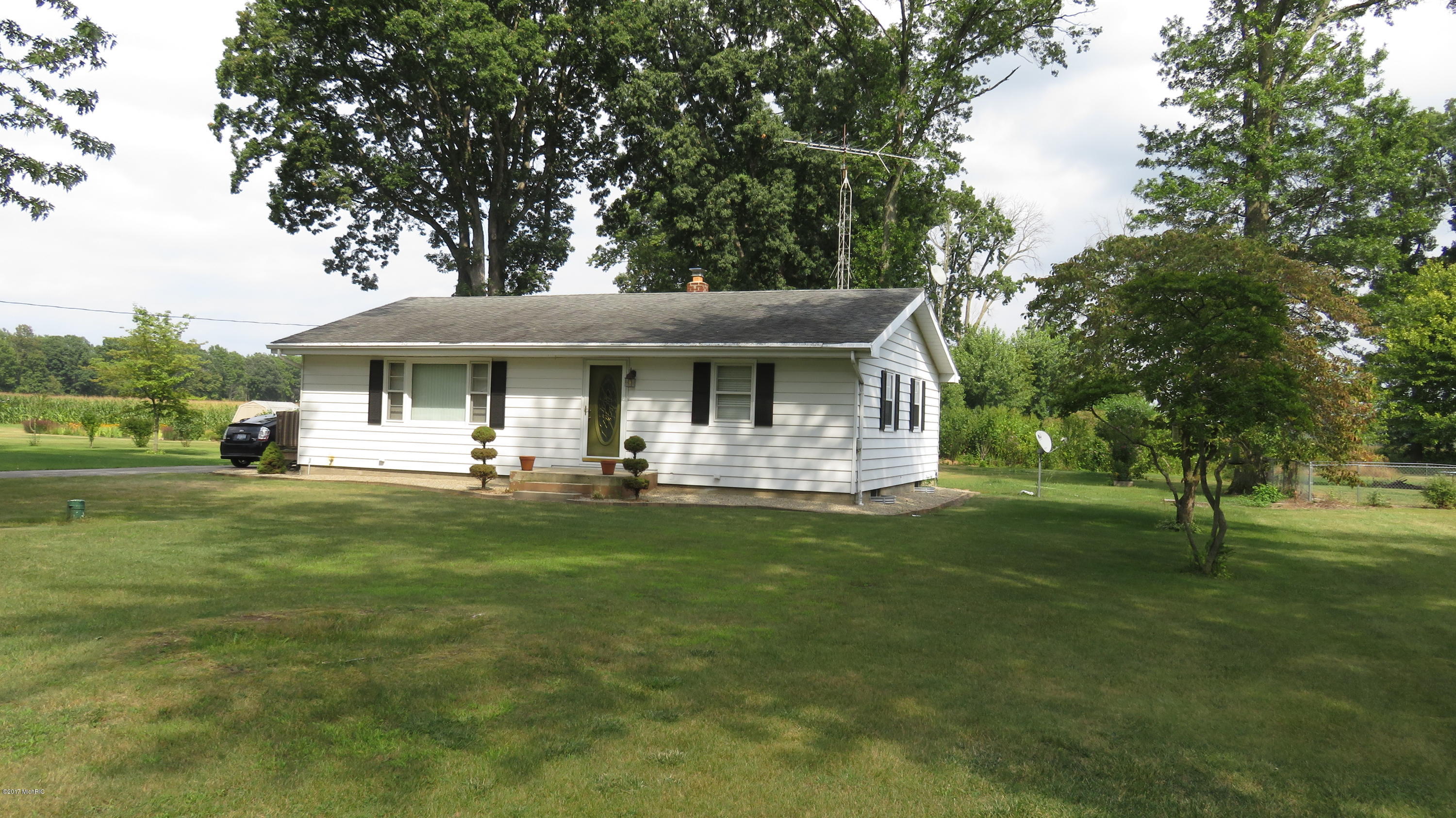 11839 Landon Road Baroda, MI 49101 - Photo 22 of 37 IMG_1603