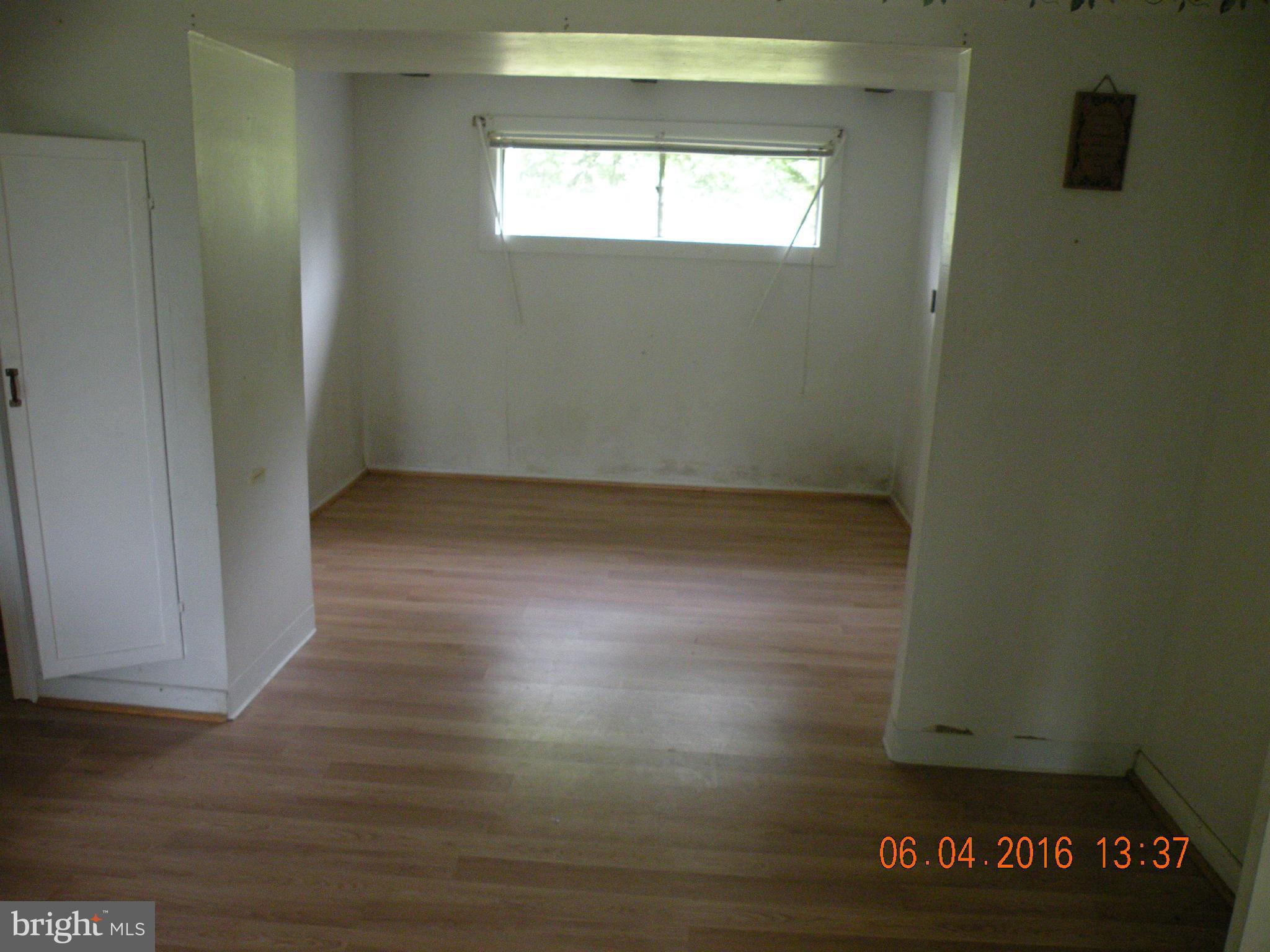 19904 Middletown Road Freeland, MD 21053 - Photo 9 of 25 Living Room