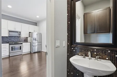$599,000 | 644 East Bluff Street, Fort Worth, TX 76102