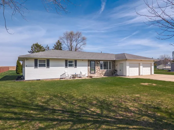 $250,000 | 405 West Jeffery Street, Cullom, IL 60929