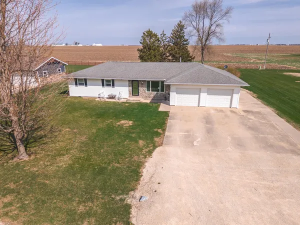 $250,000 | 405 West Jeffery Street, Cullom, IL 60929