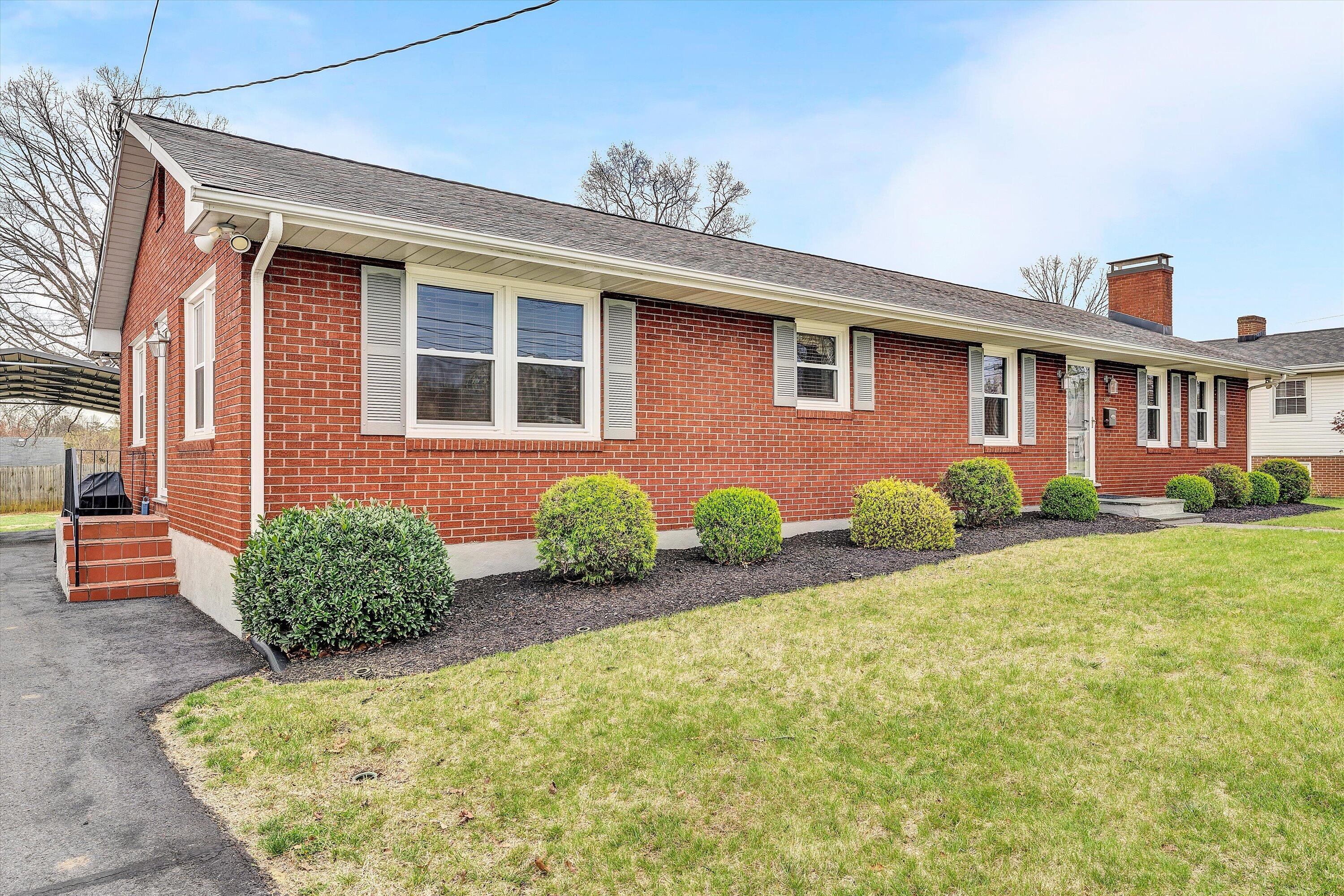 3411 Frontier Road Northwest Roanoke, VA 24012 - Photo 2 of 33 02-SGP-08785