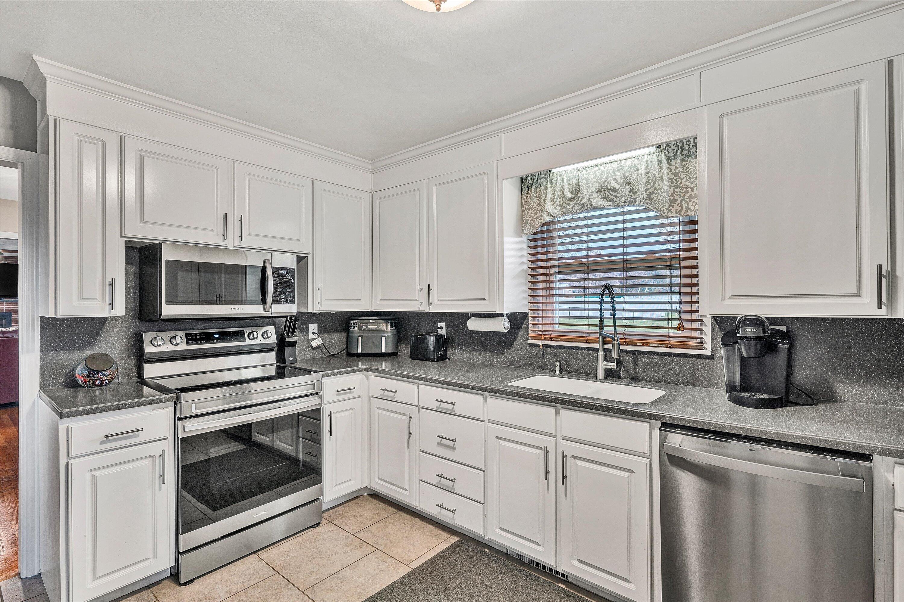 3411 Frontier Road Northwest Roanoke, VA 24012 - Photo 10 of 33 10-SGP-08731