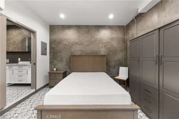 $2,500 | 2211 Hyperion Avenue, Los Angeles, CA 90027