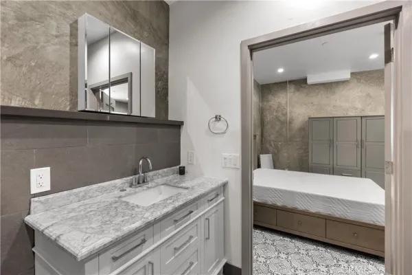 $2,500 | 2211 Hyperion Avenue, Los Angeles, CA 90027