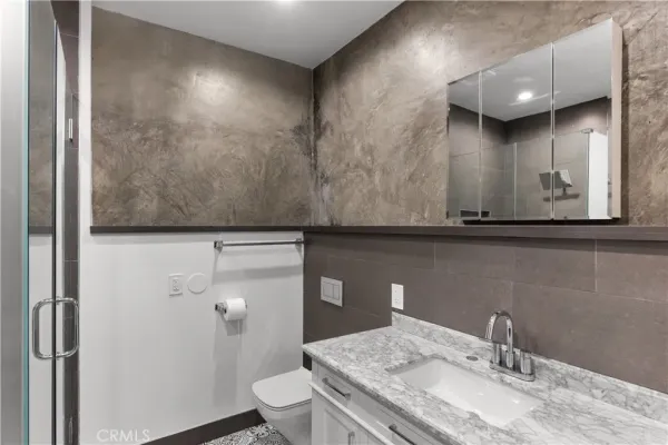 $2,500 | 2211 Hyperion Avenue, Los Angeles, CA 90027