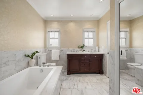 $2,350,000 | 155 North Detroit Street, Los Angeles, CA 90036