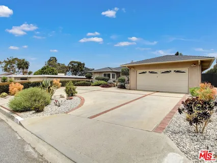 $2,699,999 | 4152 Terraza Drive, Los Angeles, CA 90008