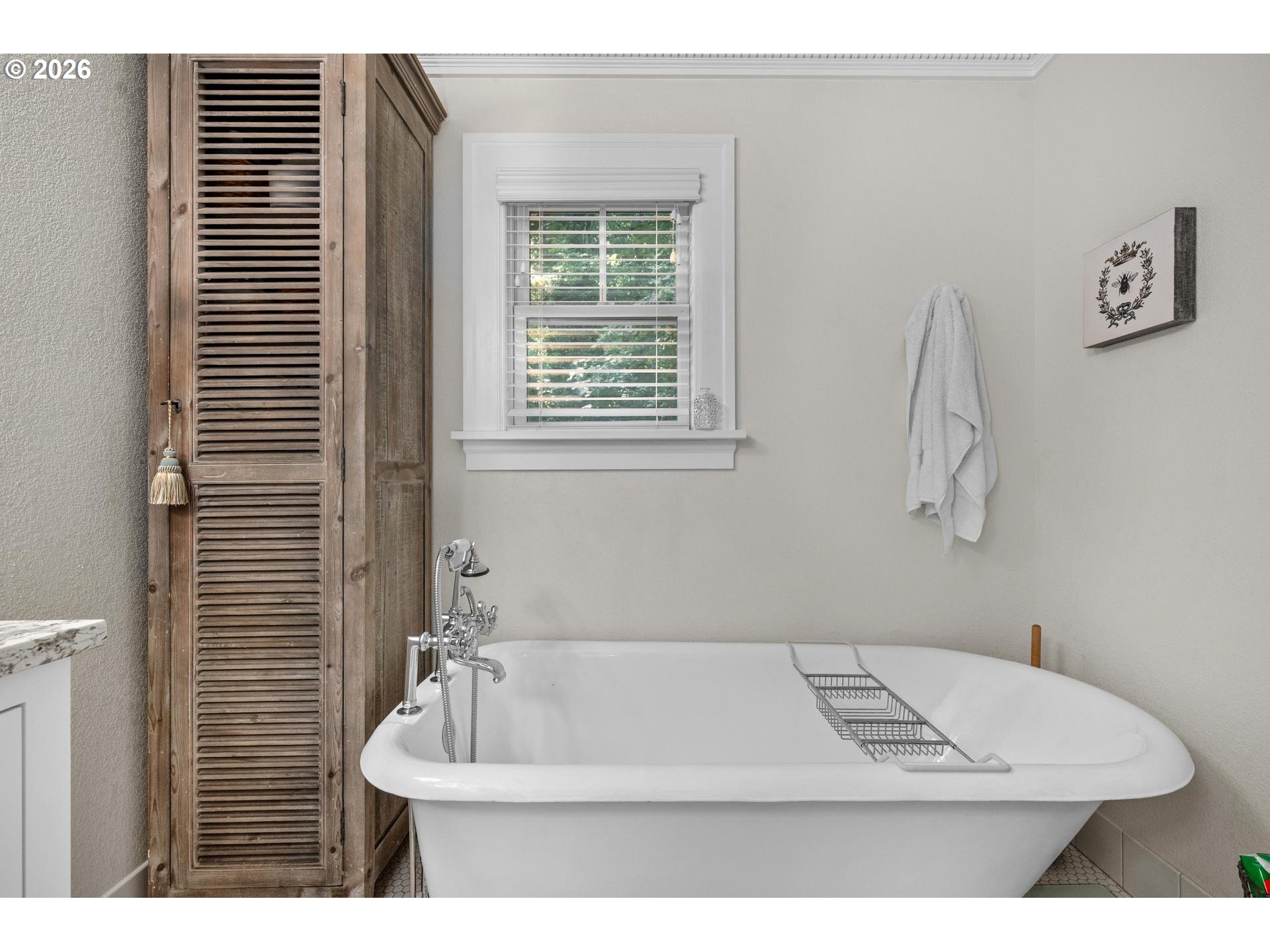 2798 Southwest Old Orchard Road Portland, OR 97201 - Photo 18 of 41 Bathroom