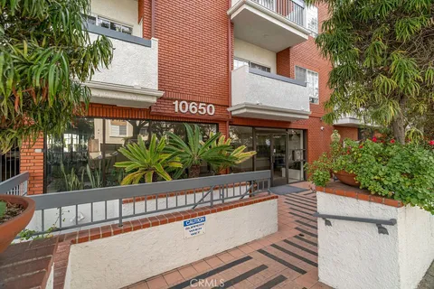 $1,079,000 | 10650 Kinnard Avenue, Unit 302, Los Angeles, CA 90024