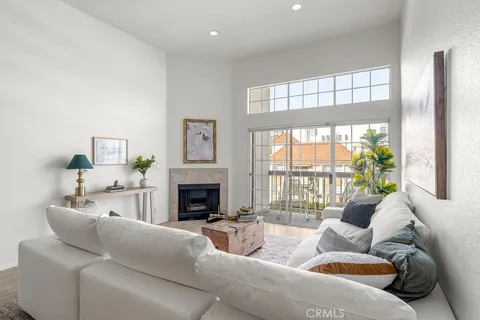 $1,079,000 | 10650 Kinnard Avenue, Unit 302, Los Angeles, CA 90024
