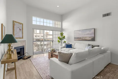 $1,079,000 | 10650 Kinnard Avenue, Unit 302, Los Angeles, CA 90024