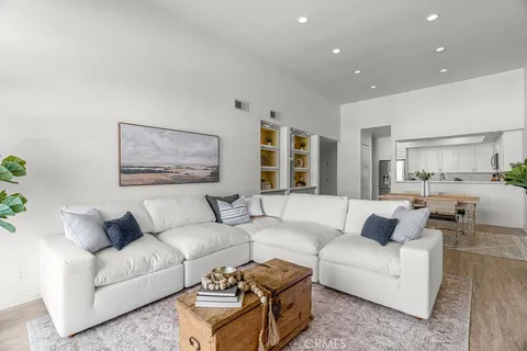 $1,079,000 | 10650 Kinnard Avenue, Unit 302, Los Angeles, CA 90024