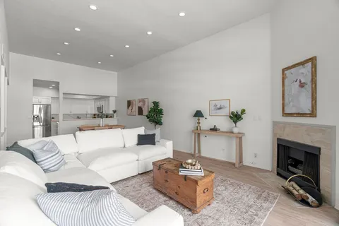 $1,079,000 | 10650 Kinnard Avenue, Unit 302, Los Angeles, CA 90024