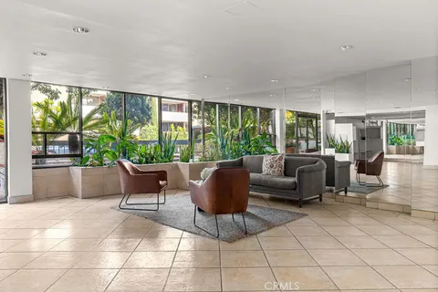 $1,079,000 | 10650 Kinnard Avenue, Unit 302, Los Angeles, CA 90024