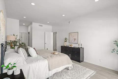 $1,079,000 | 10650 Kinnard Avenue, Unit 302, Los Angeles, CA 90024
