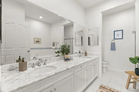 $1,079,000 | 10650 Kinnard Avenue, Unit 302, Los Angeles, CA 90024