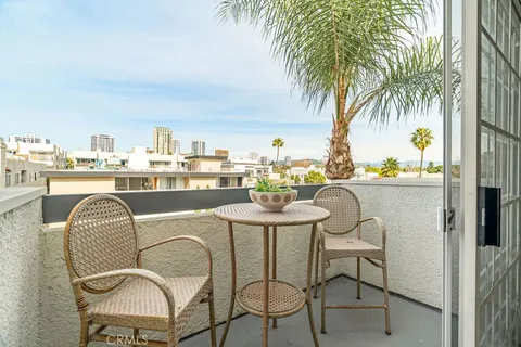 $1,079,000 | 10650 Kinnard Avenue, Unit 302, Los Angeles, CA 90024