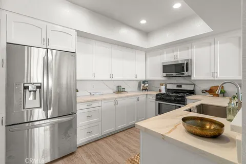 $1,079,000 | 10650 Kinnard Avenue, Unit 302, Los Angeles, CA 90024