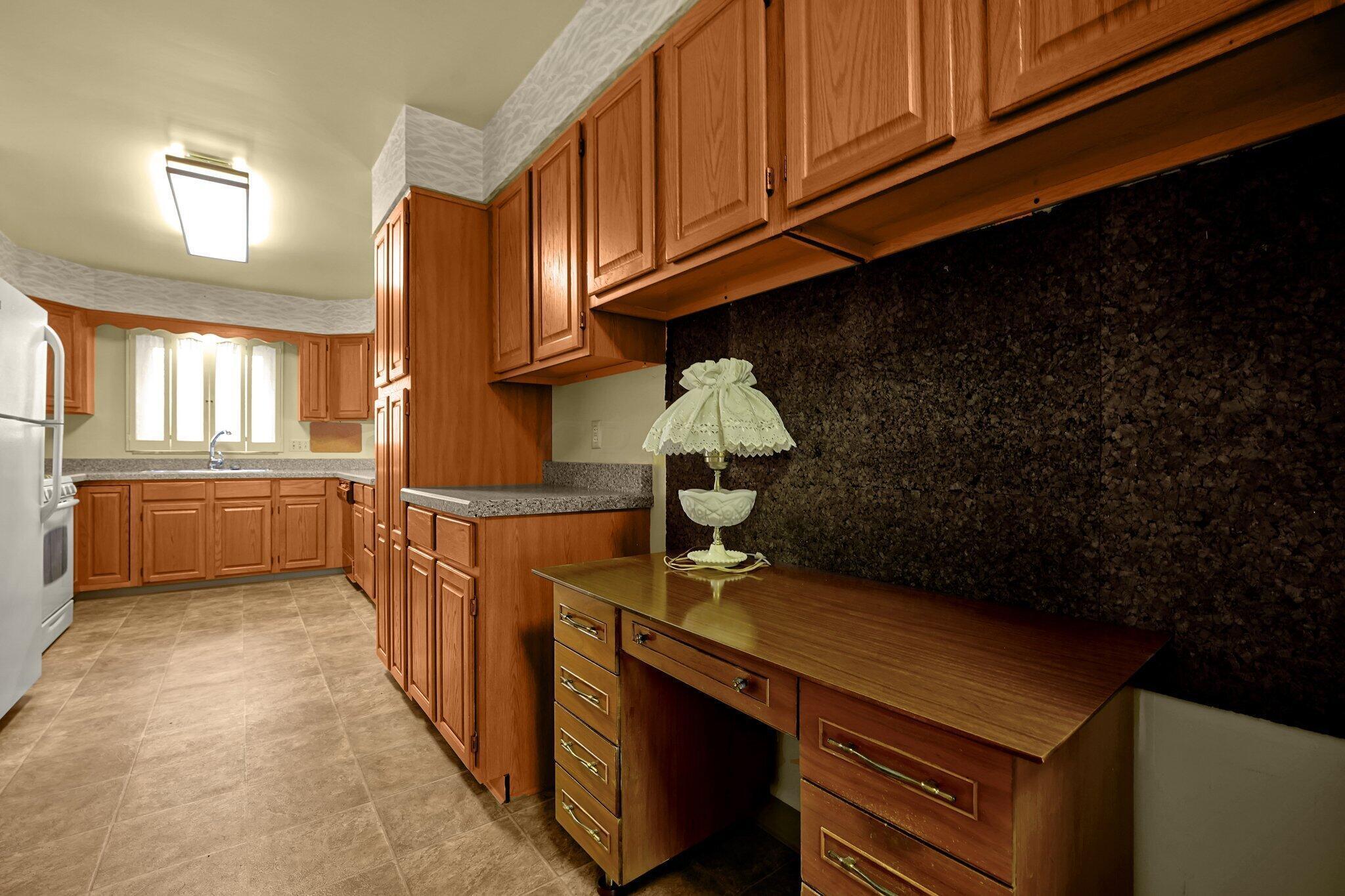 2247 Lytham Road Columbus, OH 43220 - Photo 5 of 24 Pantry and Planning Desk
