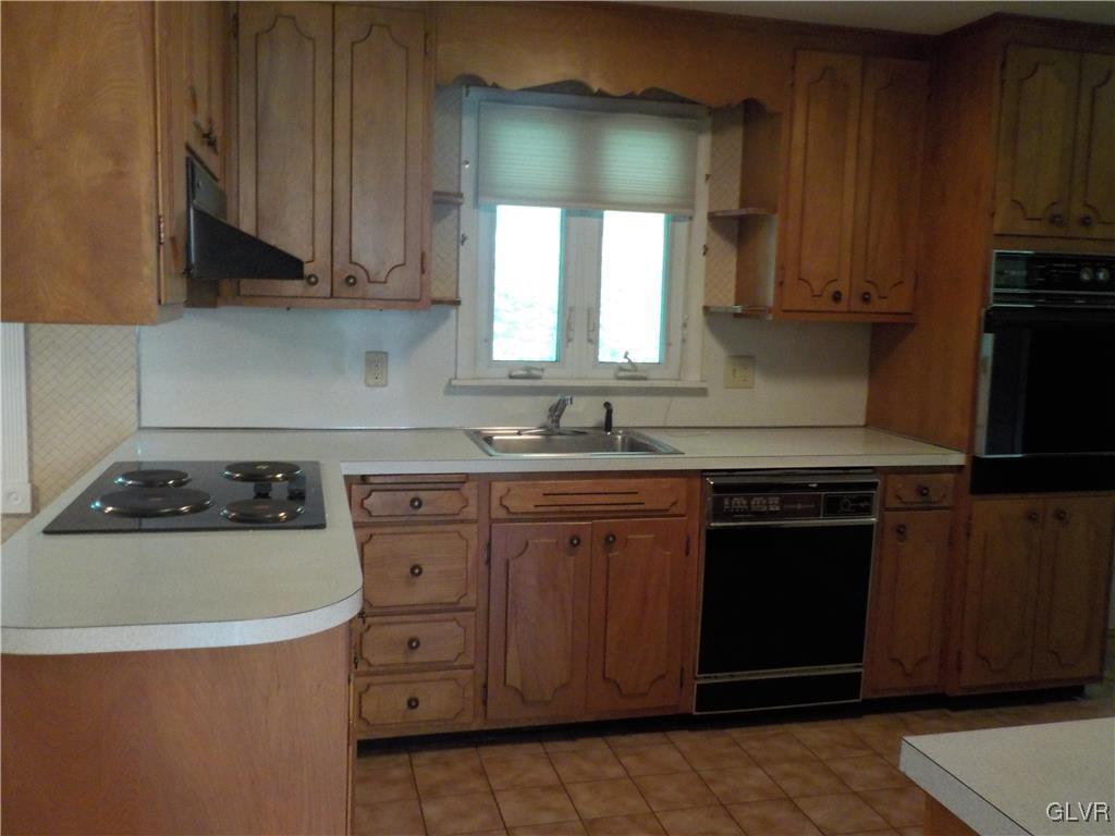 2695 Woodside Road Bethlehem, PA 18017 - Photo 6 of 18 Gallery Image 6