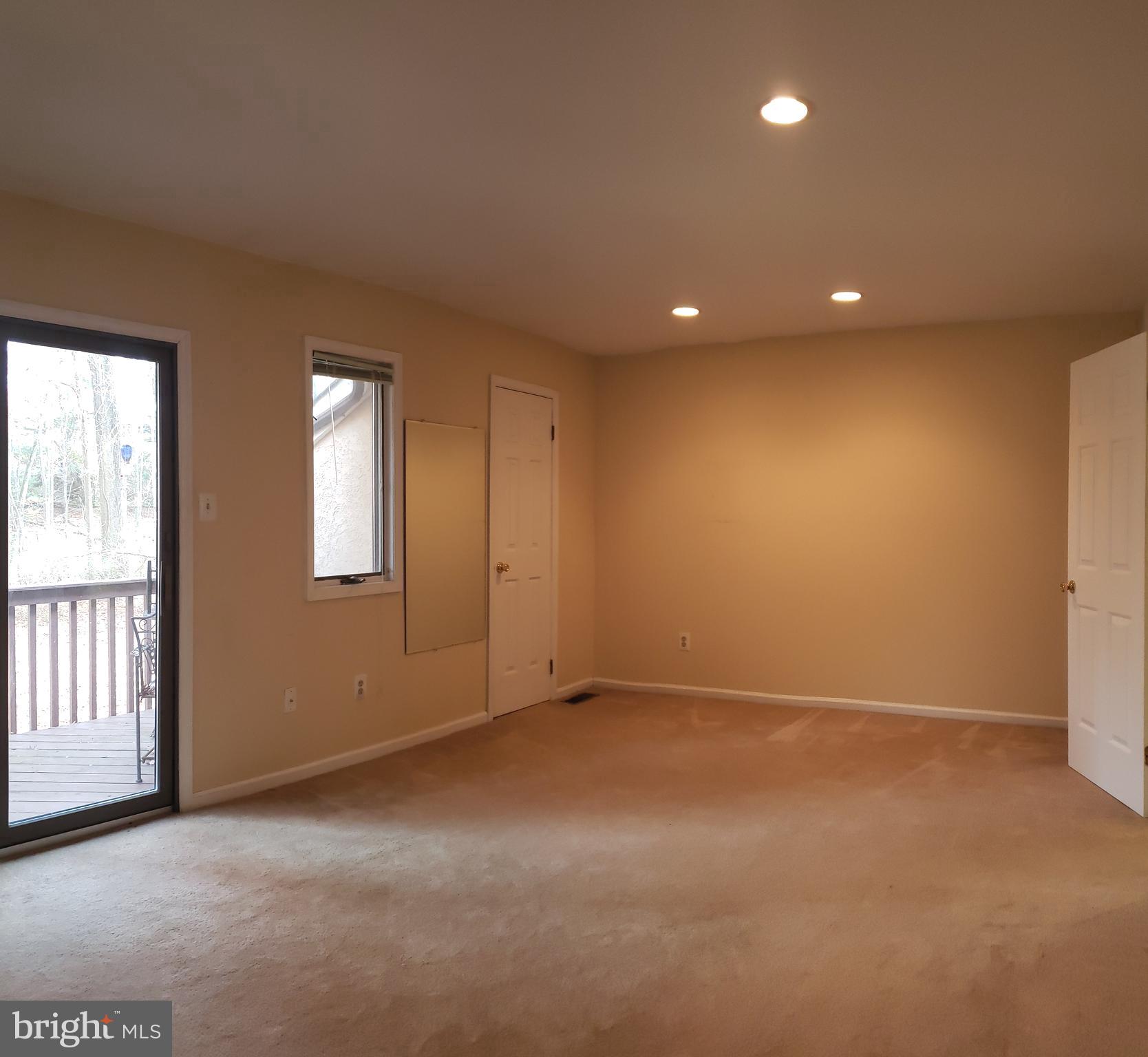 504 Williamson Circle Media, PA 19063 - Photo 19 of 33 an empty room with windows
