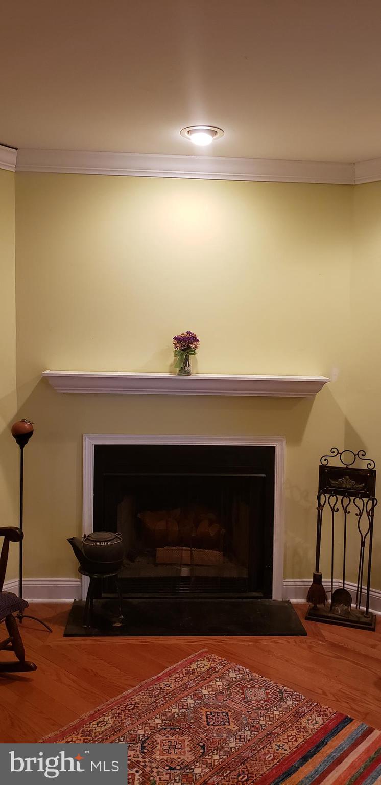 504 Williamson Circle Media, PA 19063 - Photo 10 of 33 a fireplace