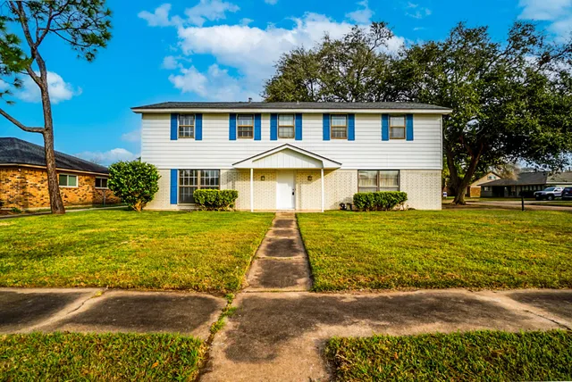 $199,400 | 112 Honeysuckle Street, Lake Jackson, TX 77566