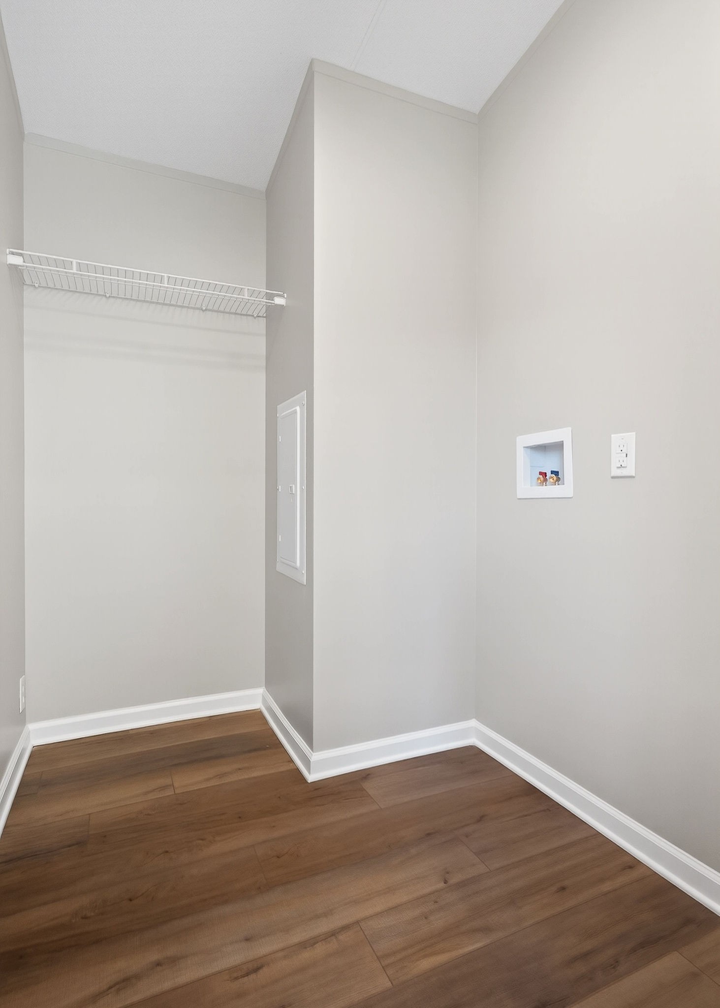 593 Cedar Bend Road Beechgrove, TN 37018 - Photo 14 of 38 a view of an empty room