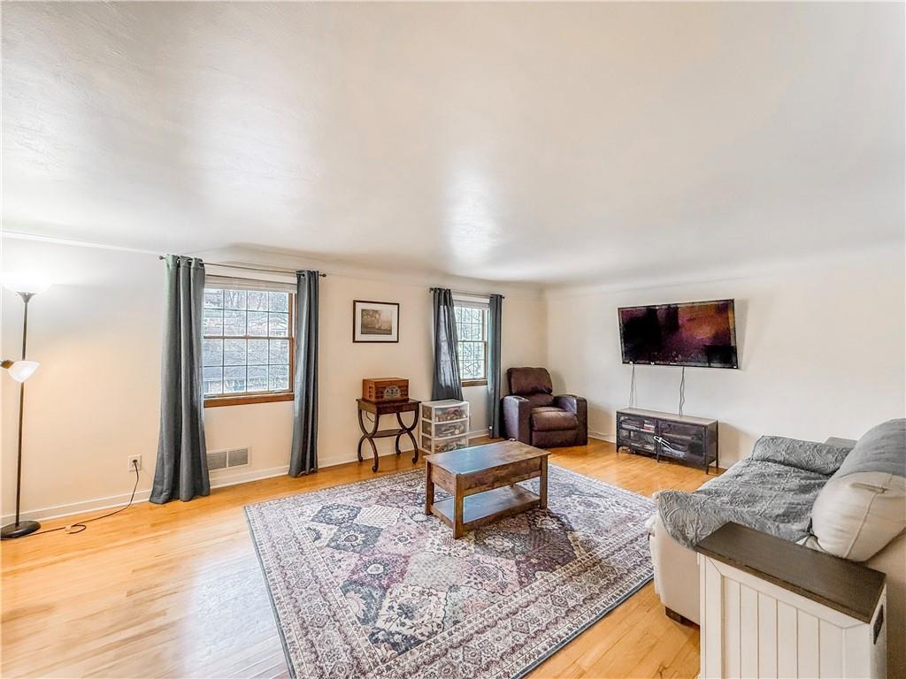 3921 Edge Road Pittsburgh, PA 15227 - Photo 7 of 36