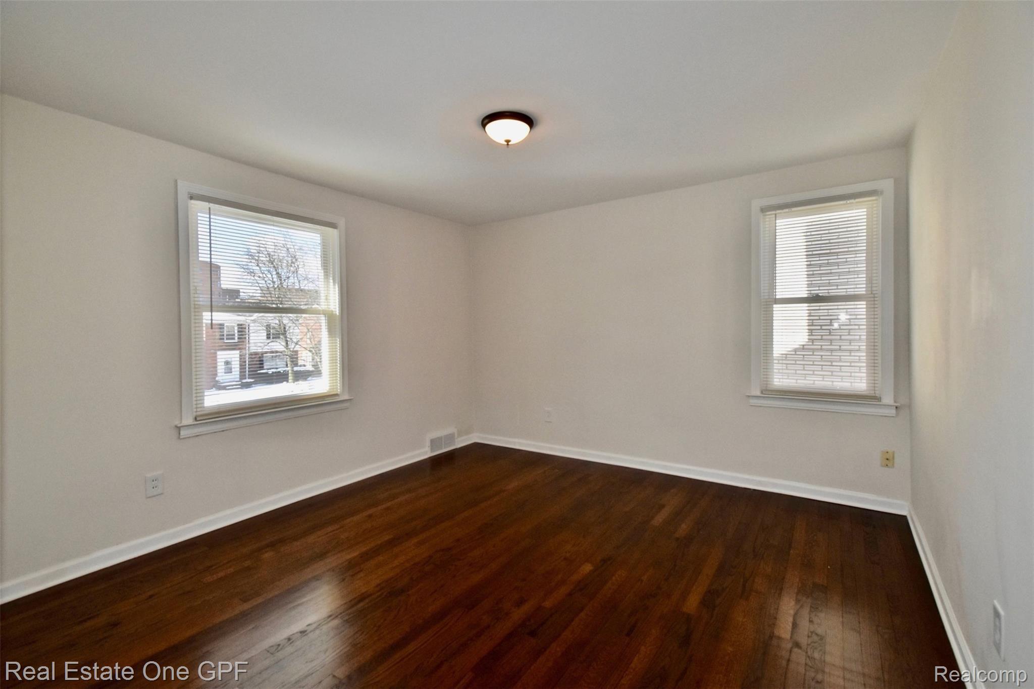 1630 Bournemouth Road Grosse Pointe, MI 48236 - Photo 17 of 23 17 DSC_1311.jpg