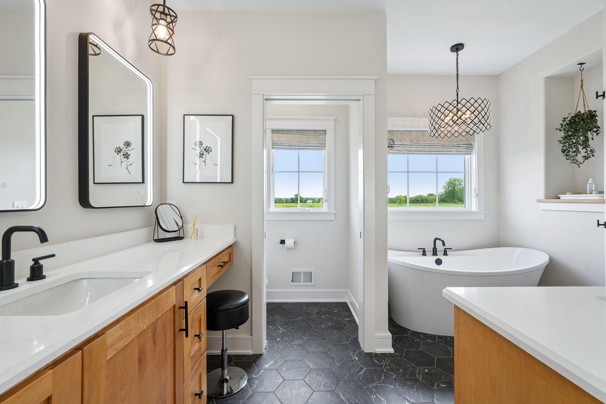 560 Cedar Lane Summit, WI 53066 - Photo 29 of 63 Primary Bathroom