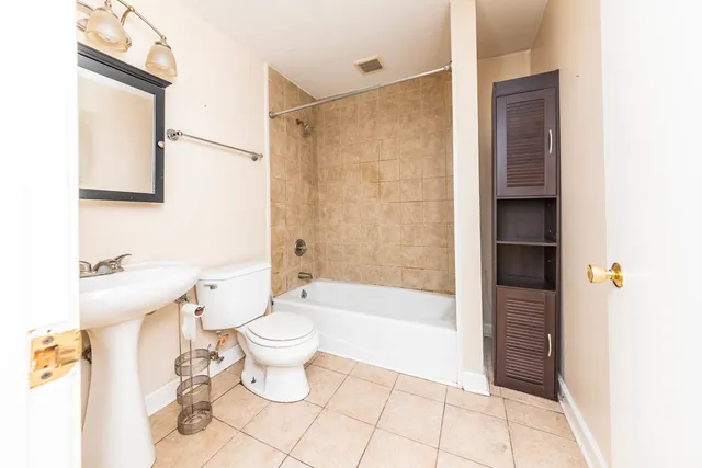 $1,735 | 1335 North Wolcott Avenue, Unit 1F, Chicago, IL 60622