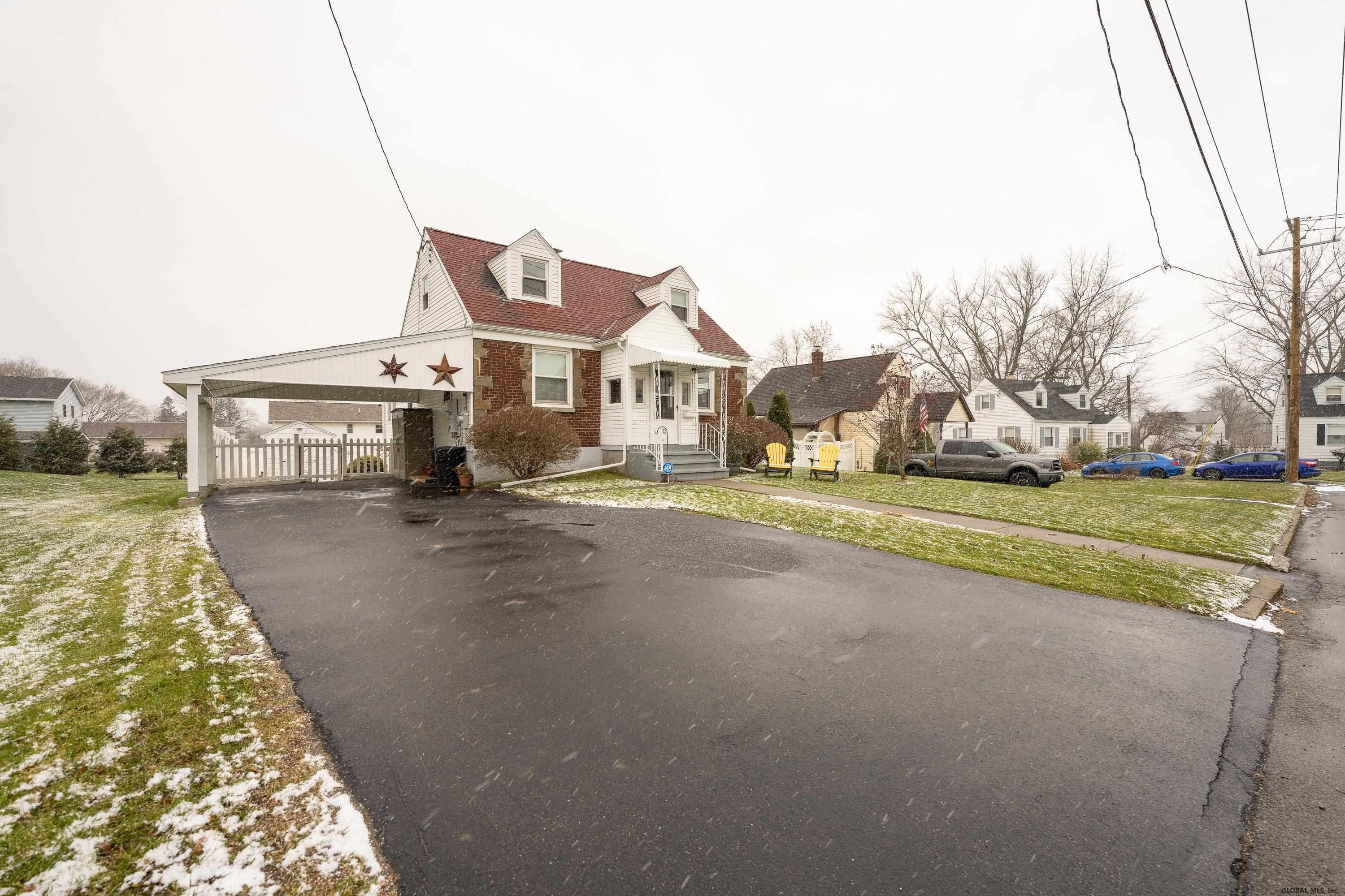 13 Woodrow Road Amsterdam, NY 12010 - Photo 4 of 57 Photo 4