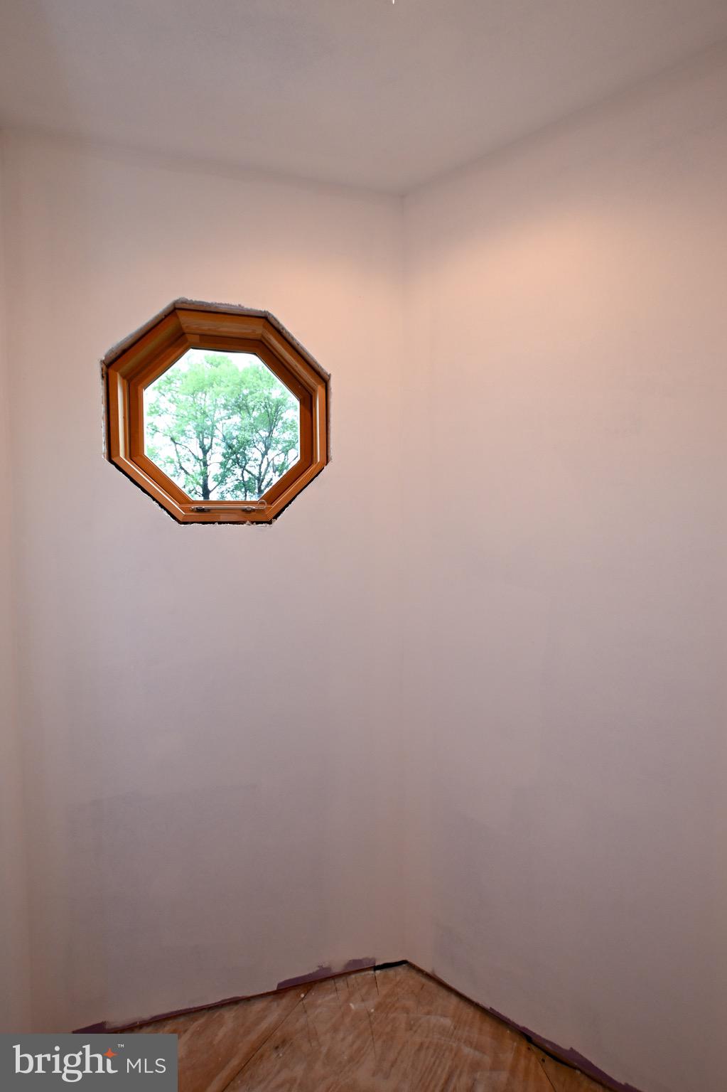 1135 Beech Drive Baltimore, MD 21220 - Photo 44 of 53 an empty room with a window