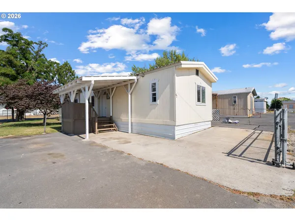 $195,000 | 42 E Court, Umatilla, OR 97882
