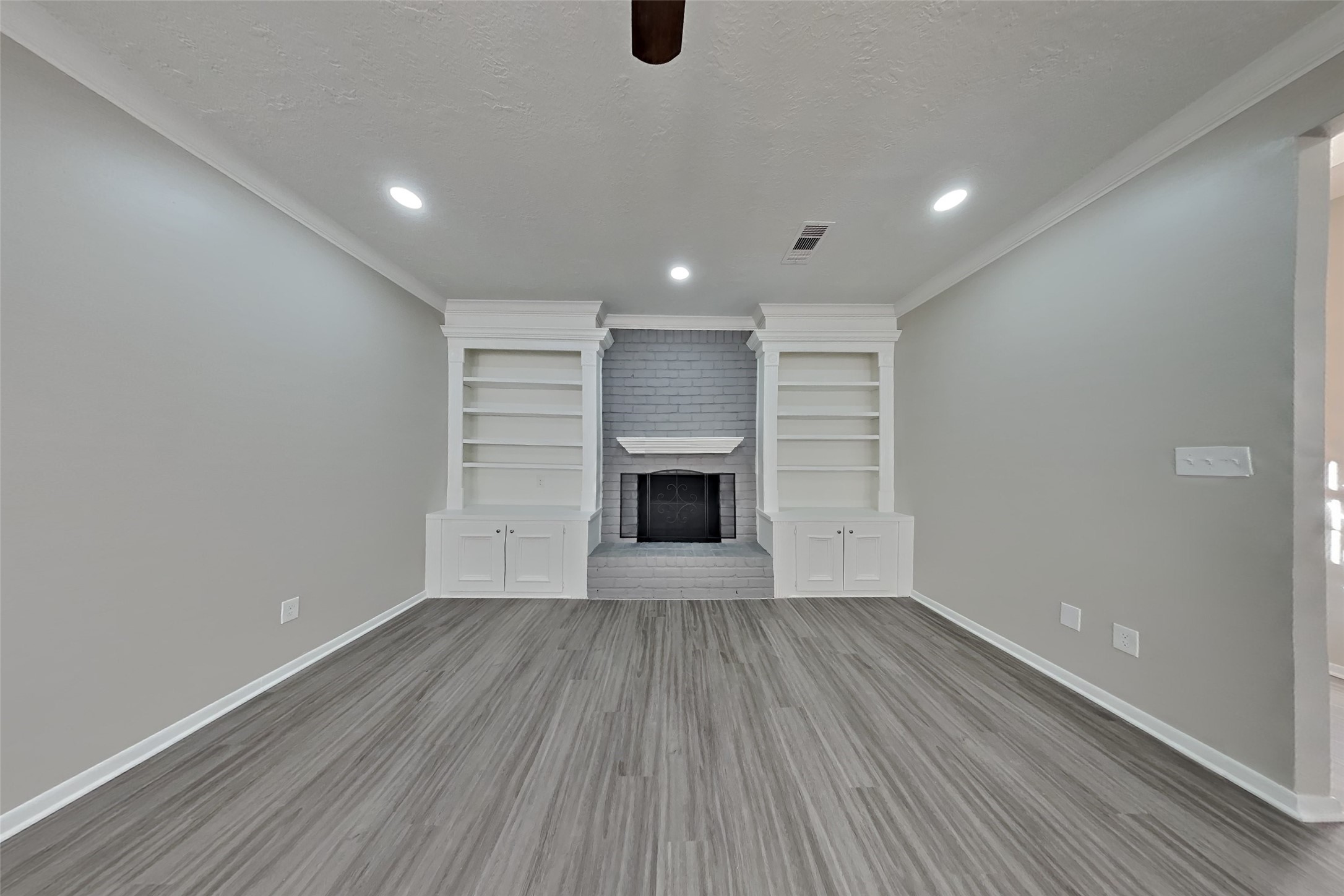 2127 Jamara Lane Houston, TX 77077 - Photo 2 of 19