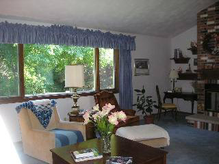 2039 West State Line Road Temperance, MI 48182 - Photo 5 of 11 living room