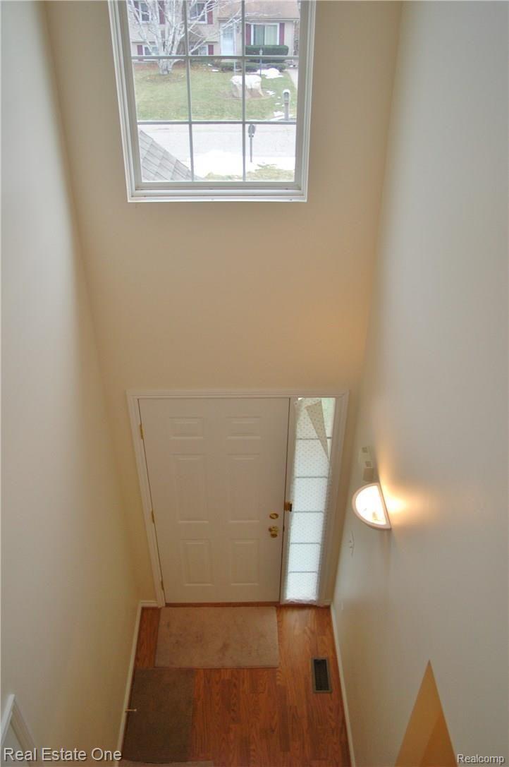 3528 Samuel Avenue Rochester, MI 48309 - Photo 2 of 23 2 story foyer.JPG