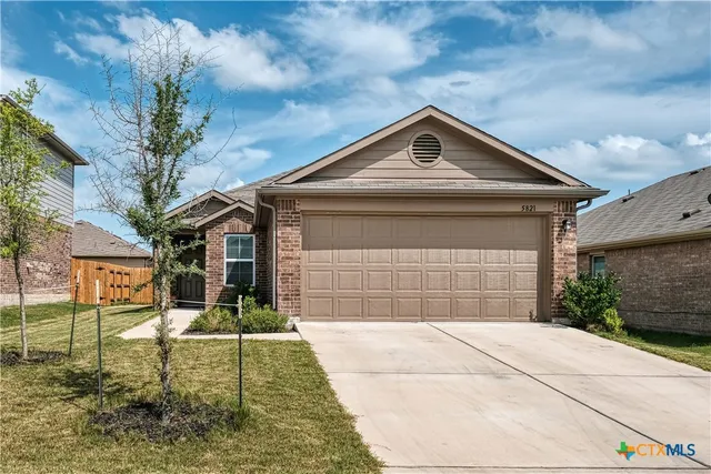 $1,595 | 5821 Roderick Drive, Austin, TX 78724