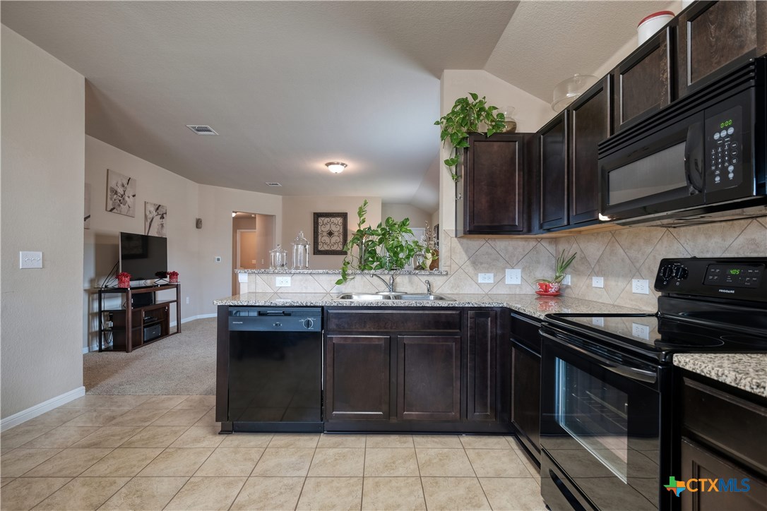 5821 Roderick Drive Austin, TX 78724 - Photo 9 of 20