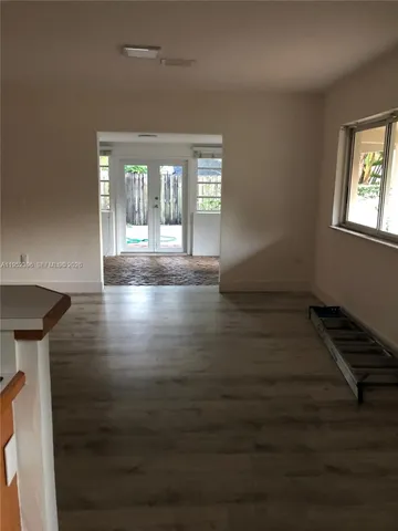 $2,900,000 | Tropical Isle Homes, Key Biscayne, FL 33149