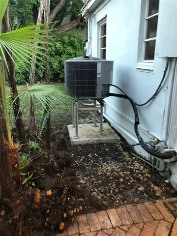 $2,900,000 | Tropical Isle Homes, Key Biscayne, FL 33149